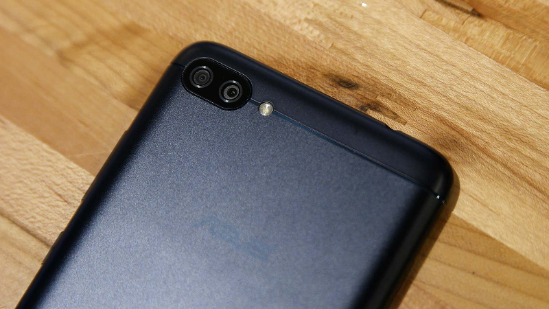 It feels like that second camera is there just to fill a bulletpoint.